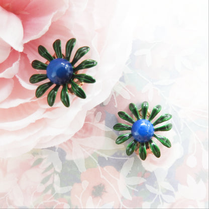 Green Daisy Flower Earrings - Vintage Clip-Ons for Women - Floral and Old-fashioned Gift idea for wife, mom - Timeless Heirloom Quality