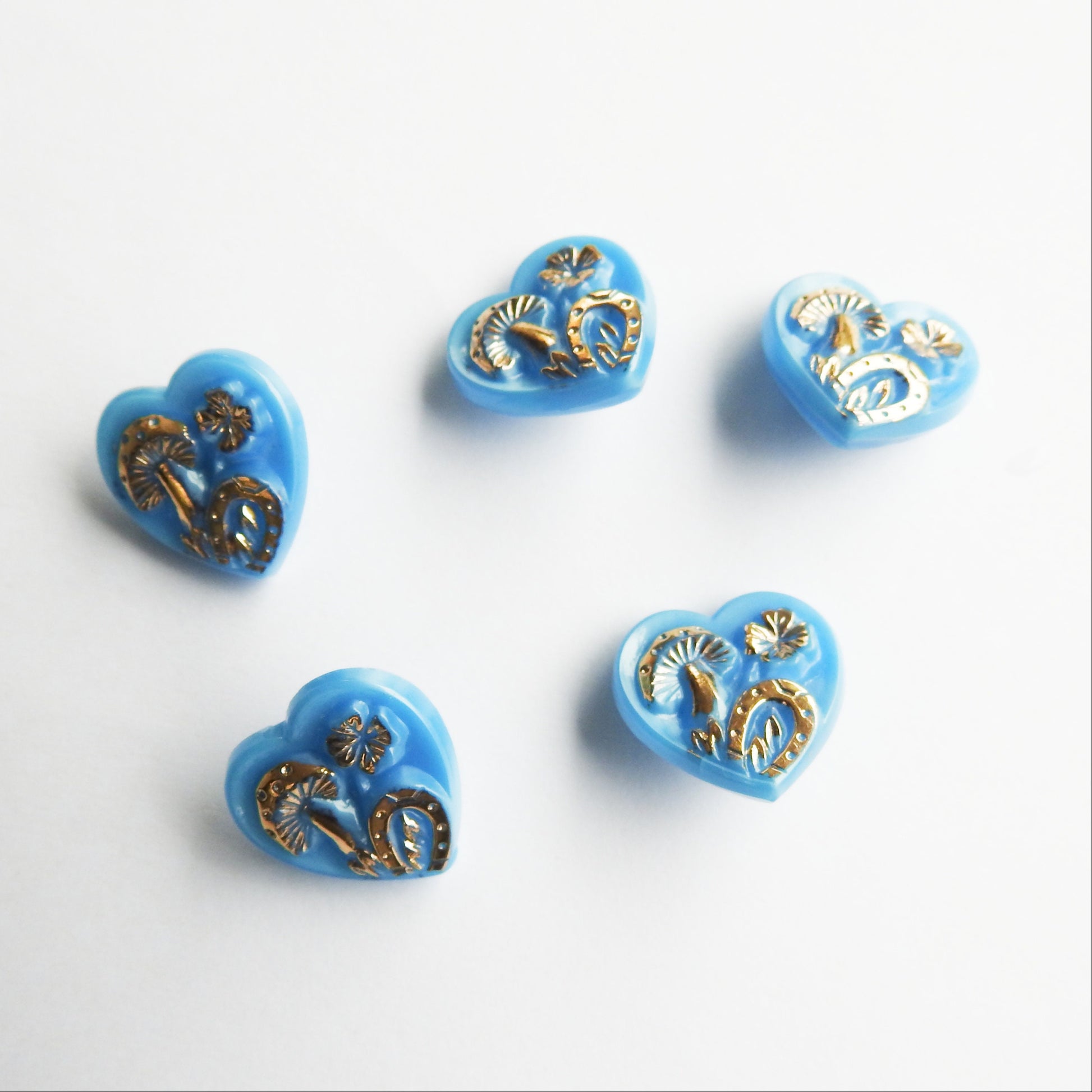 Lot of 5 heart buttons with shank, with four-leaf clover and horseshoe on them, blue mushroom buttons for novelty jewelry making and sewing