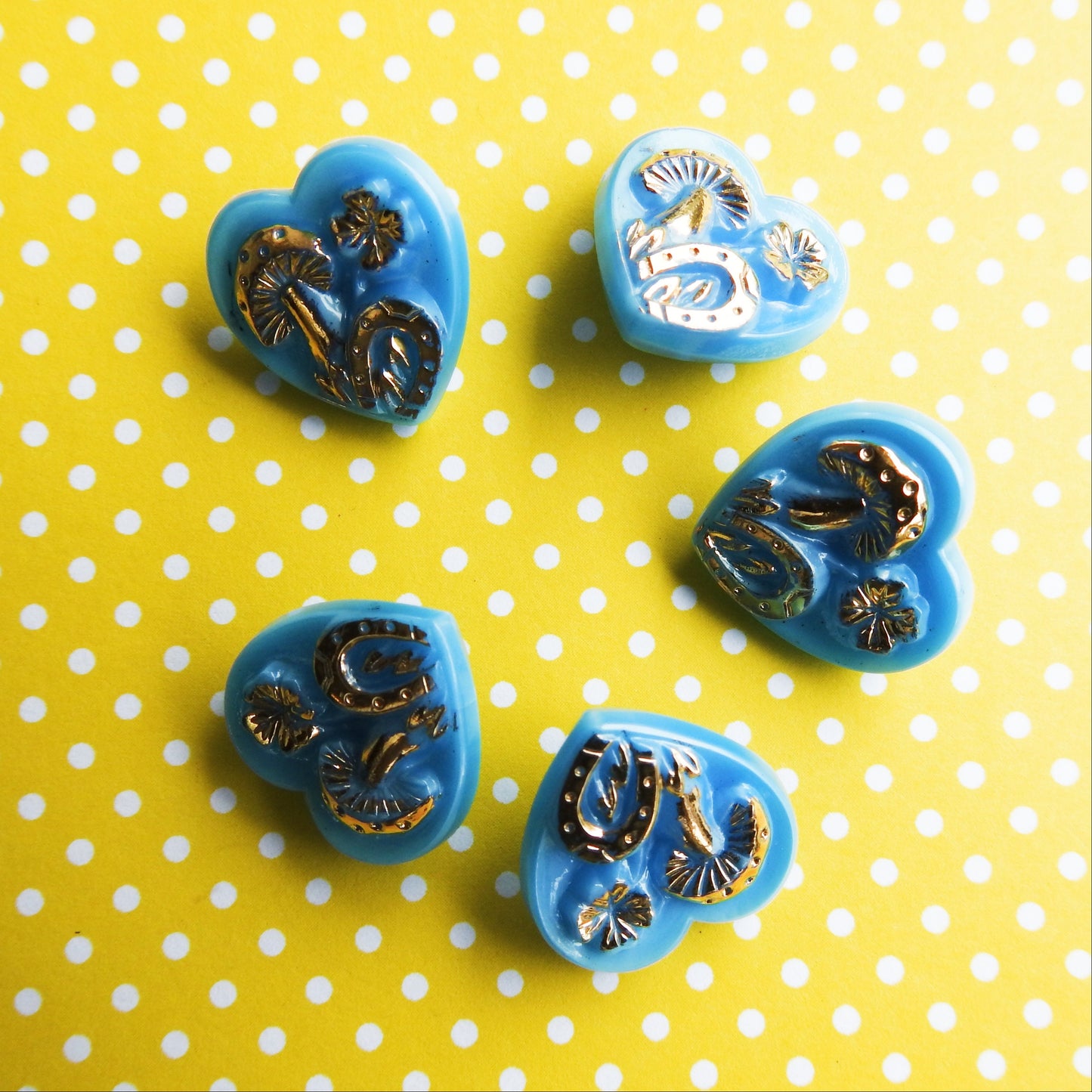 Lot of 5 heart buttons with shank, with four-leaf clover and horseshoe on them, blue mushroom buttons for novelty jewelry making and sewing