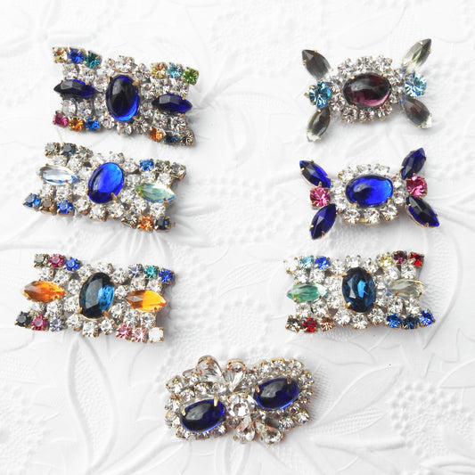 Bow-shaped Czech glass buttons