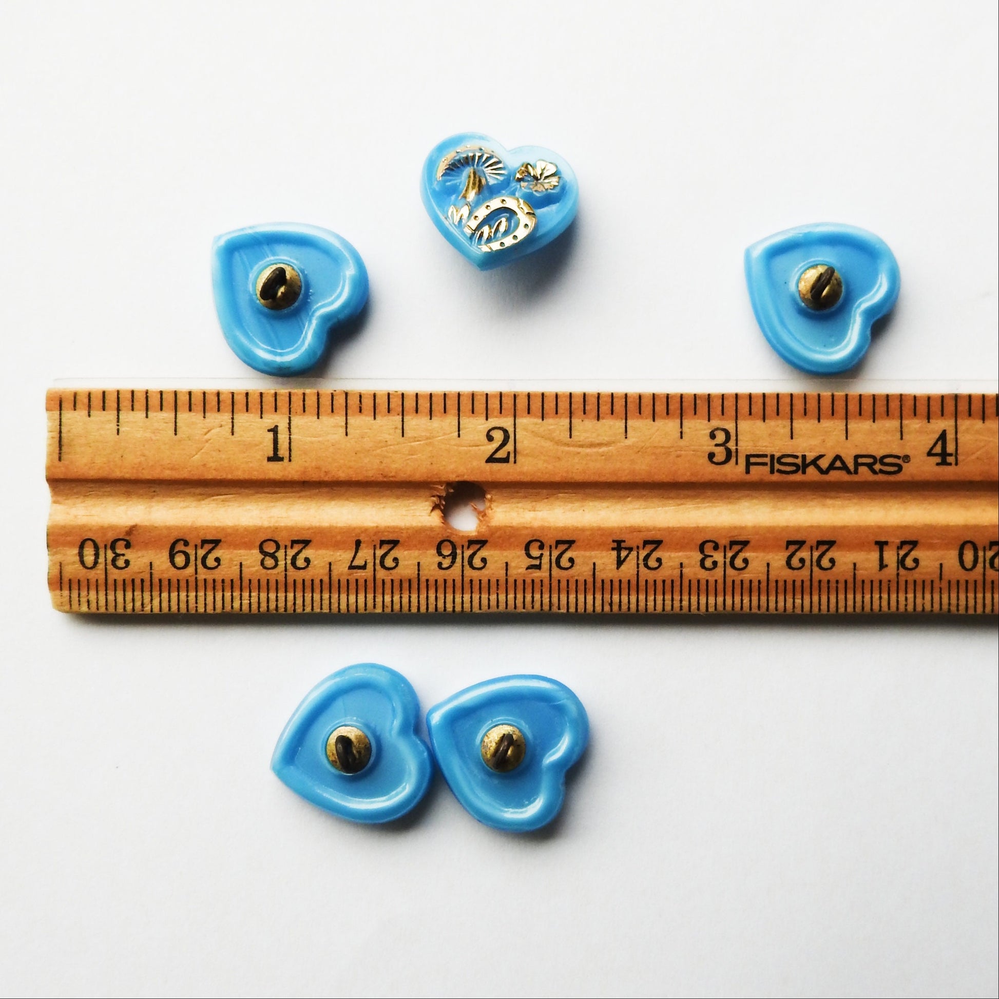 Lot of 5 heart buttons with shank, with four-leaf clover and horseshoe on them, blue mushroom buttons for novelty jewelry making and sewing