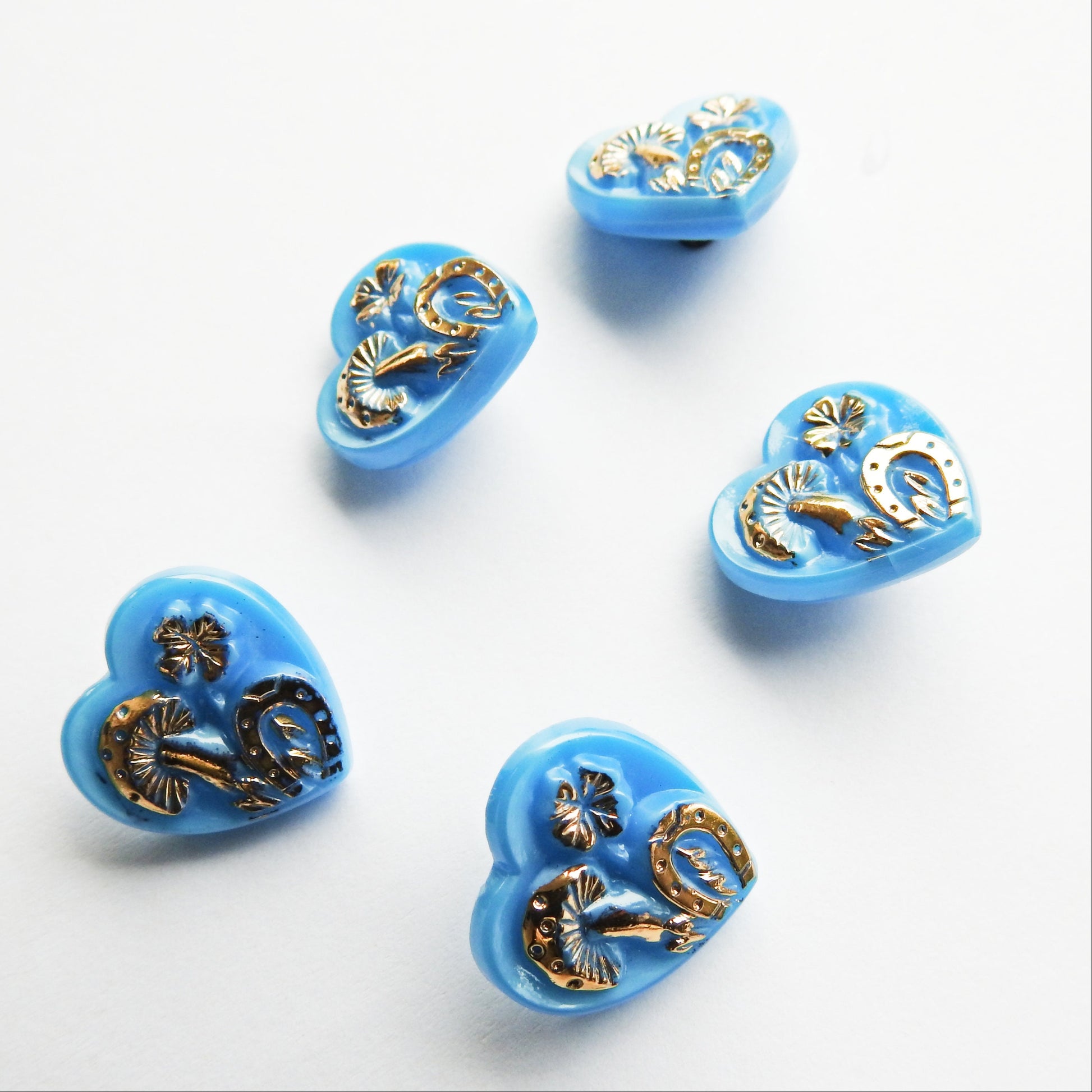 Lot of 5 heart buttons with shank, with four-leaf clover and horseshoe on them, blue mushroom buttons for novelty jewelry making and sewing