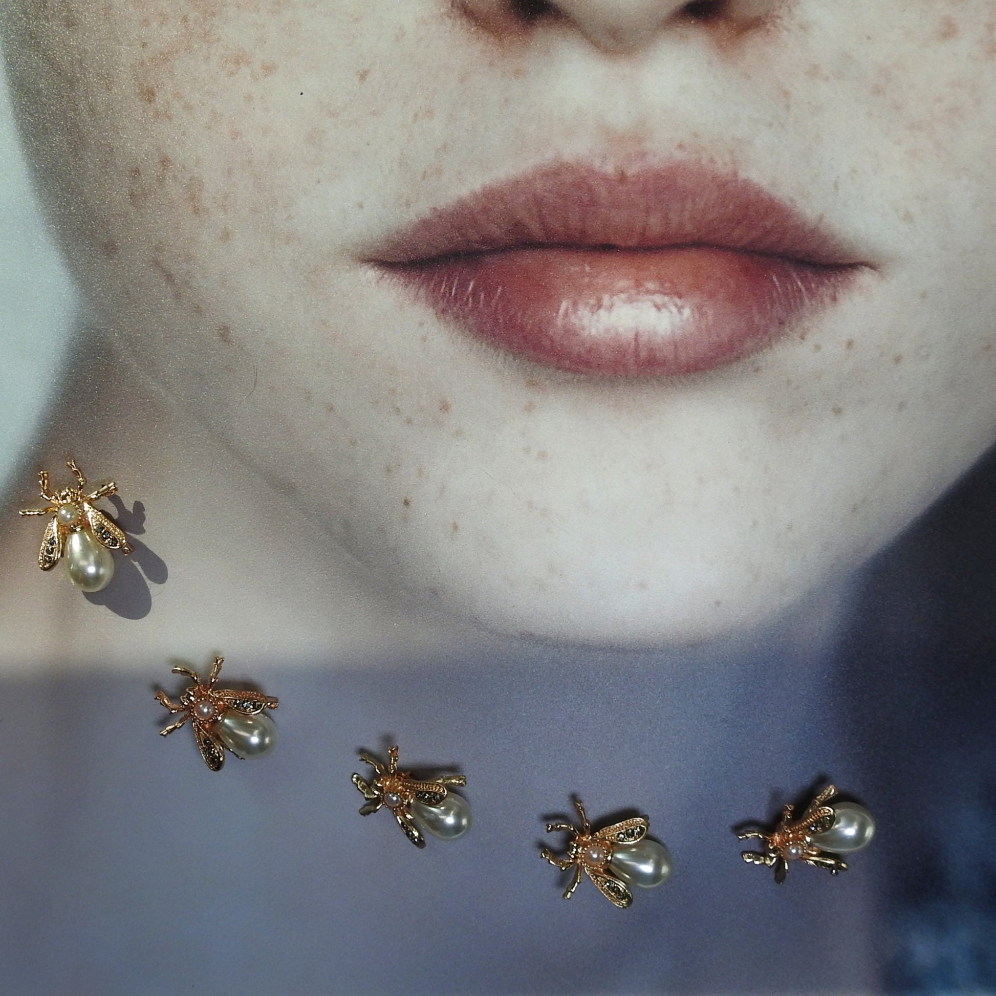Set of 5 Pearl Bee Buttons
