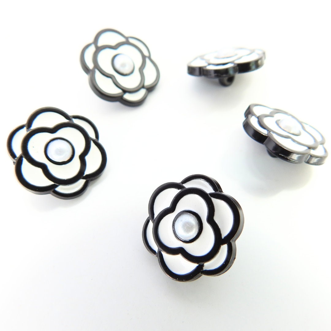 Fancy camellia flower buttons with shank - Set of 5 - 18 mm