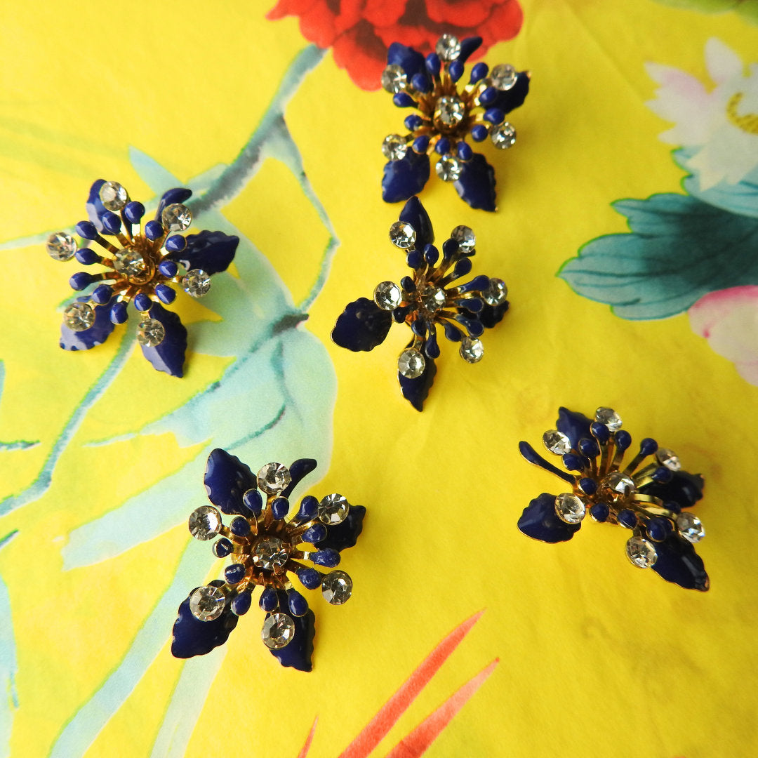 Navy blue flower-shaped fancy buttons