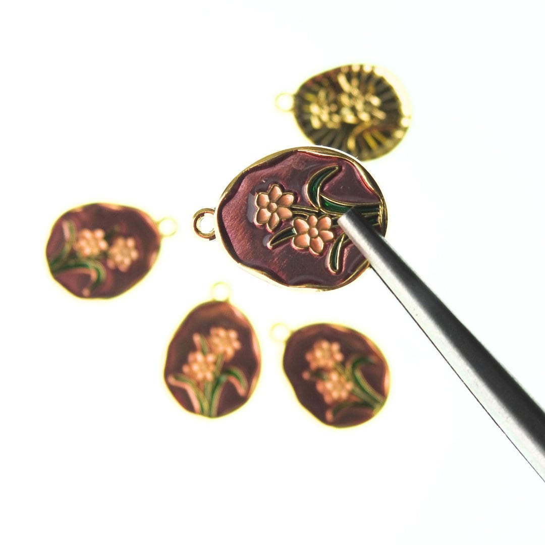 Vintage Flower Pattern Pendant Charms for Necklaces, floral dangle Earrings & Bracelets. Tulip or Daisy Design, Pink - Set of 5 - 23x16 mm
