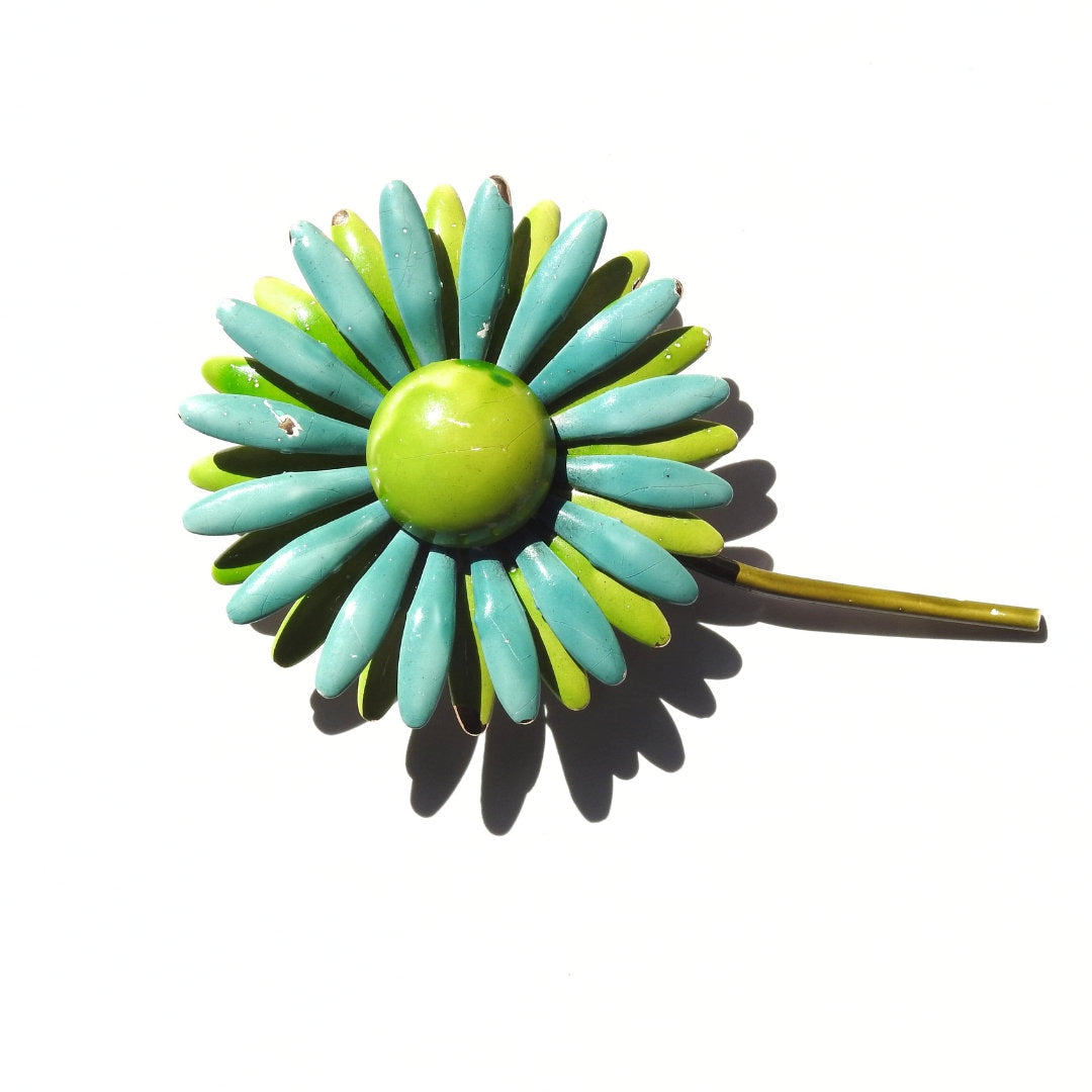 1960s Vintage Green Daisy Enamel Brooch - Retro Blue-Green Flower Pin, Unique Old-fashioned Gift for Antique Floral Metal Jewelry Lover