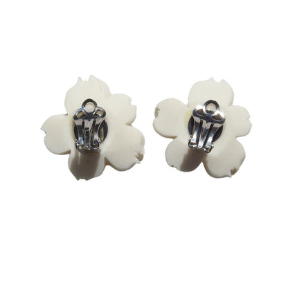 Charming Bridal Daisy Clip-On Earrings in White & Blue, Floral Acrylic Design for Weddings and Special Occasions