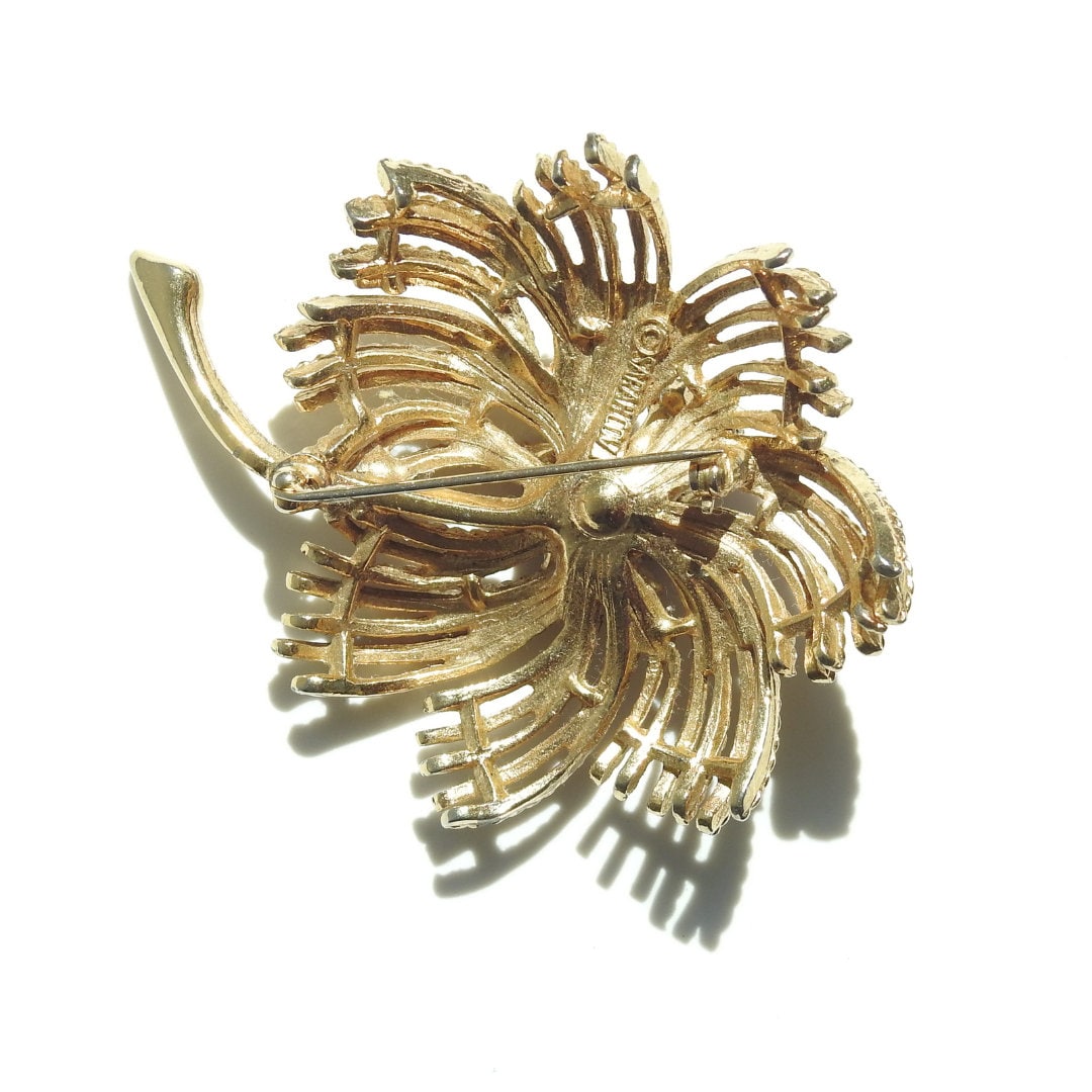 Vintage Jewelry Signed SARAH COVENTRY Ornate good Brooch Pin 101920