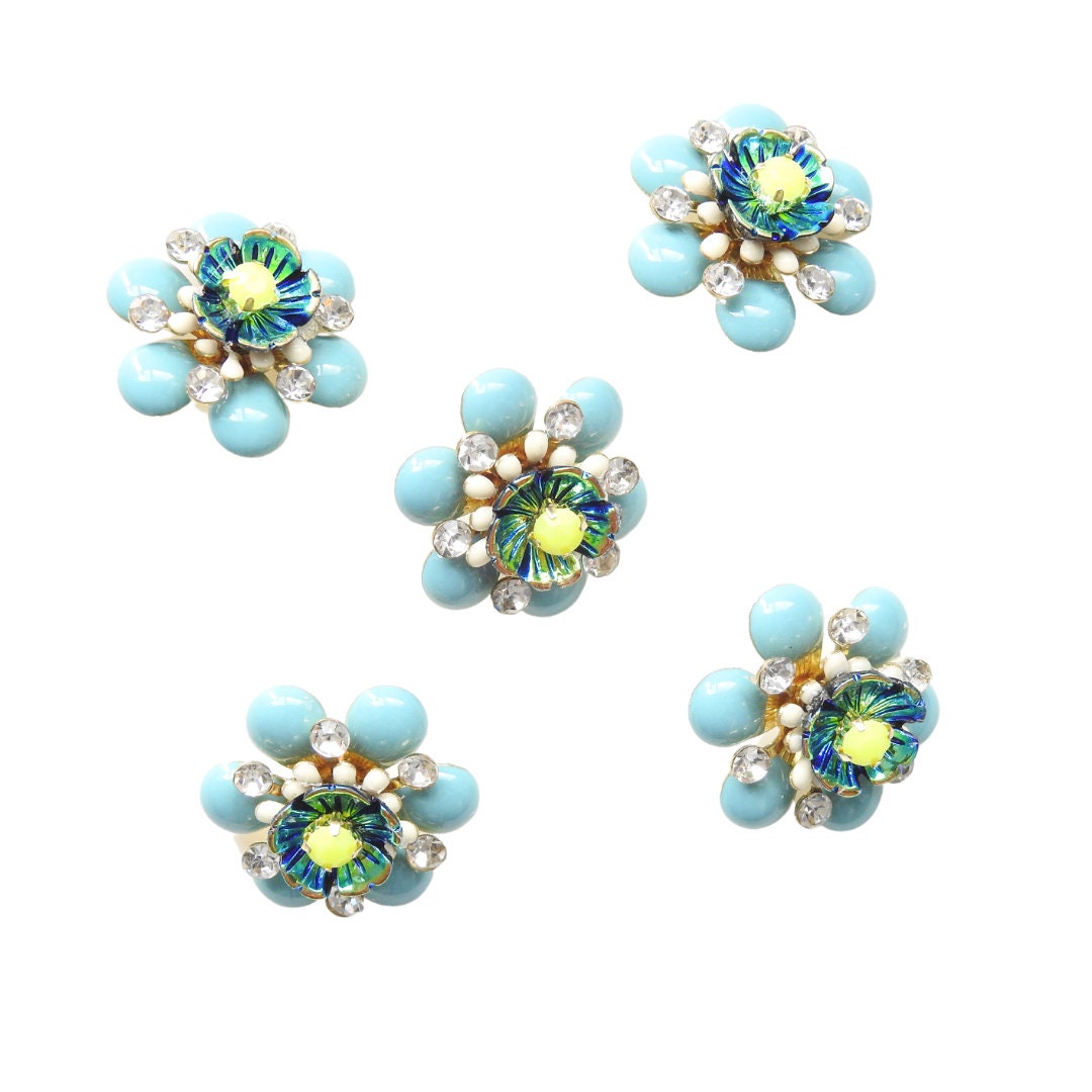Handcrafted Floral Jewel Buttons - Light Blue, White, and Yellow - 20 mm - Artistic Gift for Sewing Moms and Creative Grandmas - Set of 5