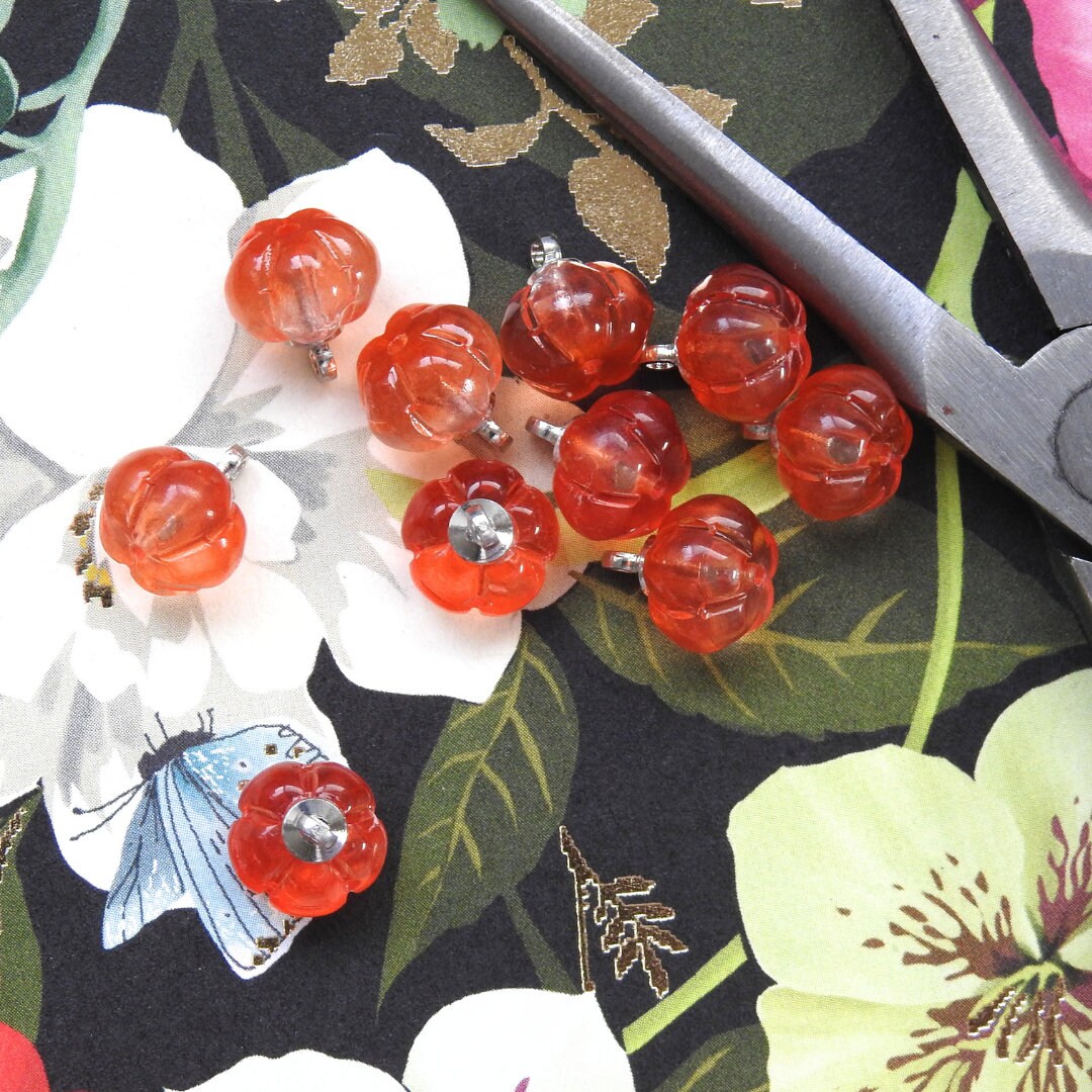 Orange Mini Pumpkins Glass beads for Decoration. Creative gift ideas for jewelry makers. Cute Charms for Craft Enthusiasts. Set of 10, 10 mm