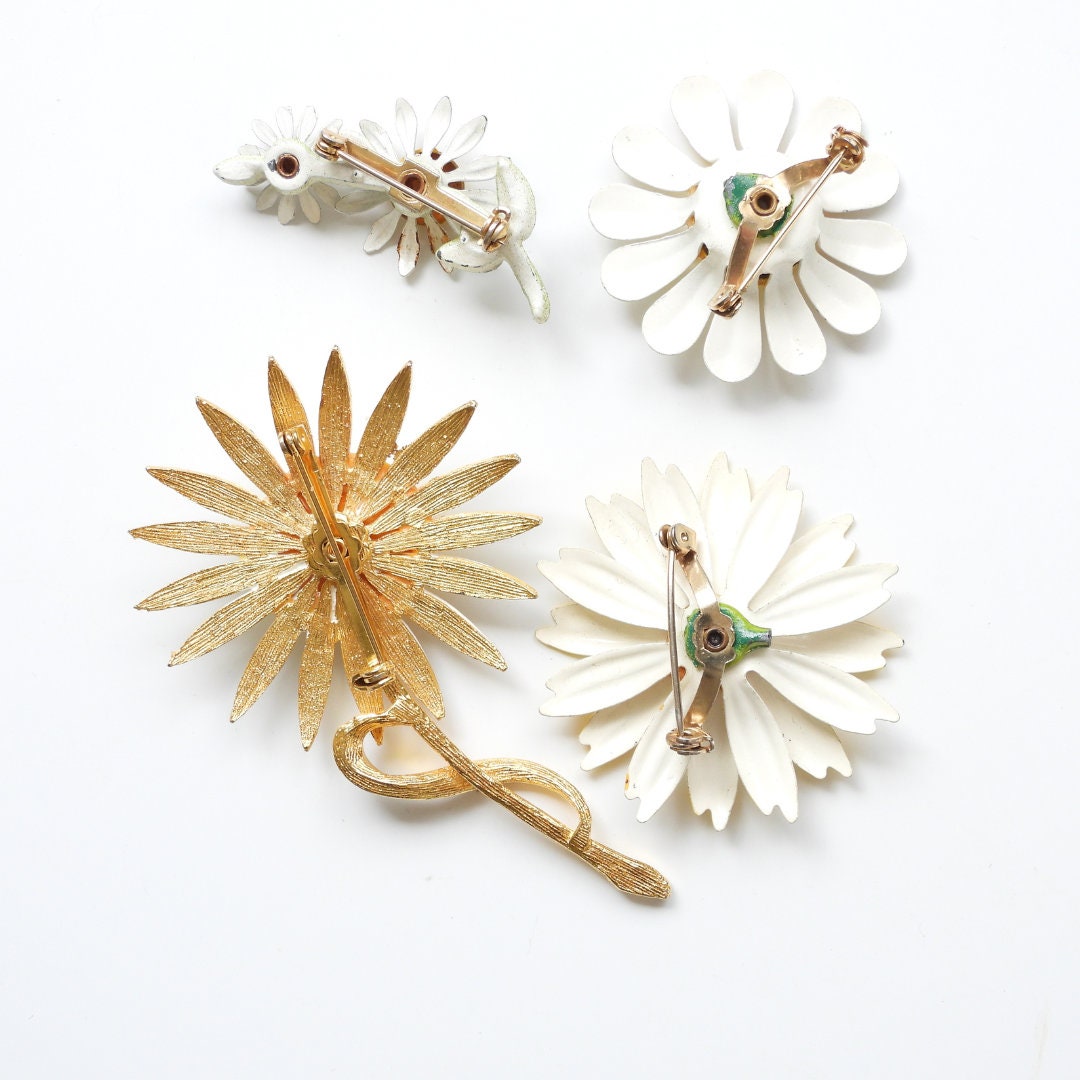 Collection of Vintage Daisy brooches