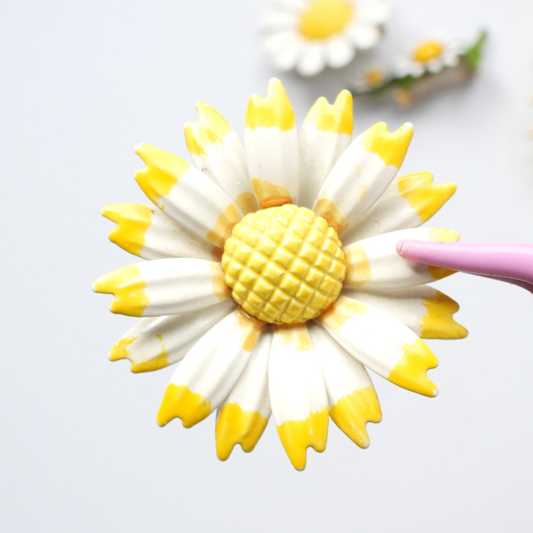 Vintage Daisy Flower Brooches Lot