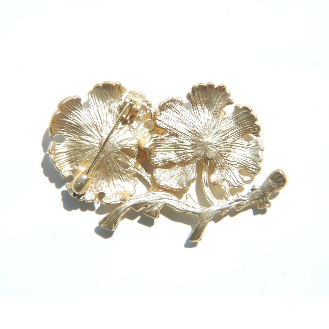 Ginkgo Leaf Brooch pin - Wedding Jewelry Ideas for Bride, Unique accessory for women - Jewelry xmas gift for mom, sister or grandma