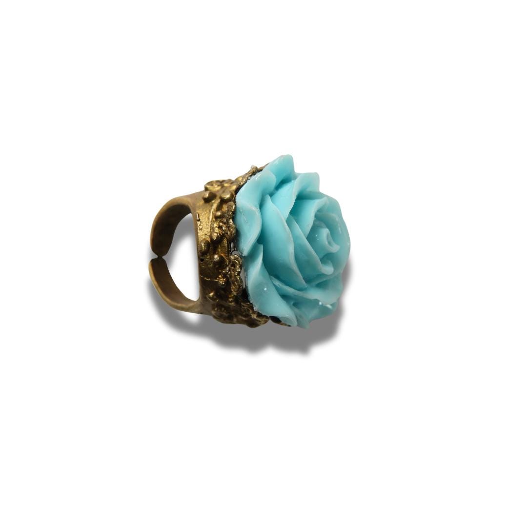 Big chunky floral ring