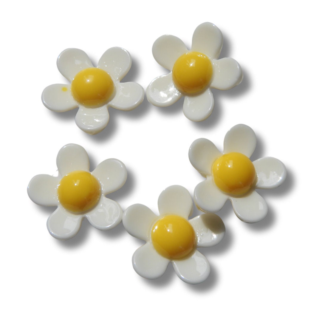 Decorative daisy flower buttons for sewing and crafting - 20 mm, set of 5 - Gifts for avid sewers - Embellishments for summer accessories