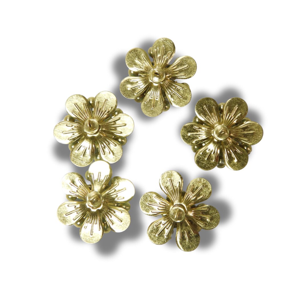 Fancy buttons for clothes, crafts, jewelry making. Flower Buttons for Sewing or decorating, Light blue buttons with a shank, Set of 5, 20 mm