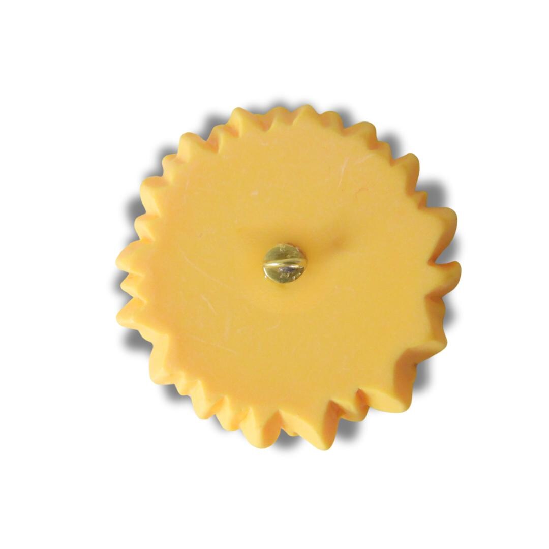 Large sunflower button with a shank for your fall-themed sewing or crafting projects - Yellow embellishment to sew on bags or hats - 40 mm