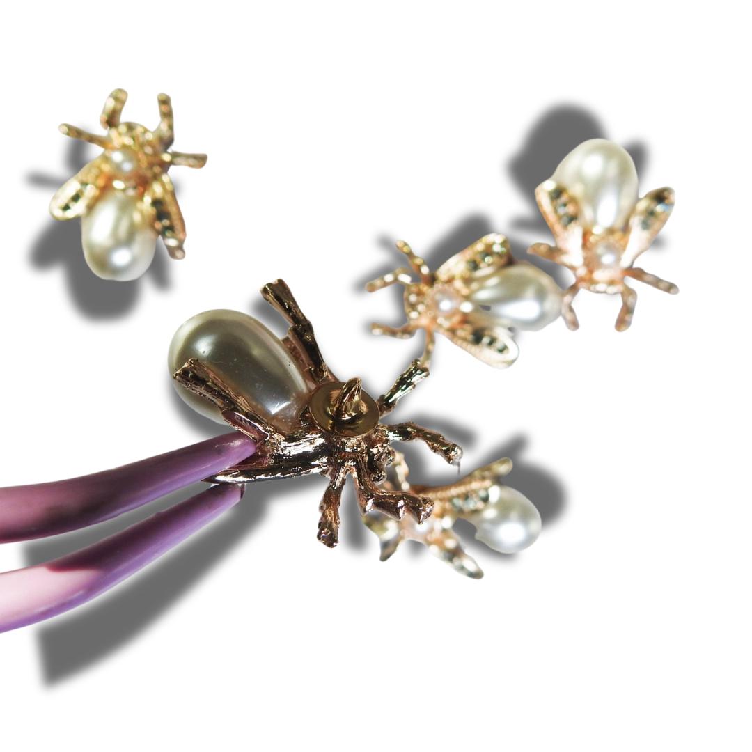 Set of 5 Pearl Bee Buttons