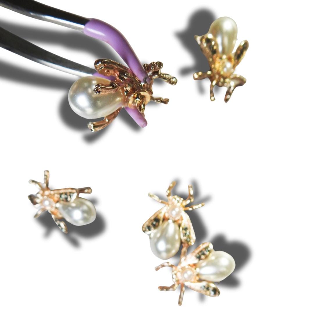 Set of 5 Pearl Bee Buttons