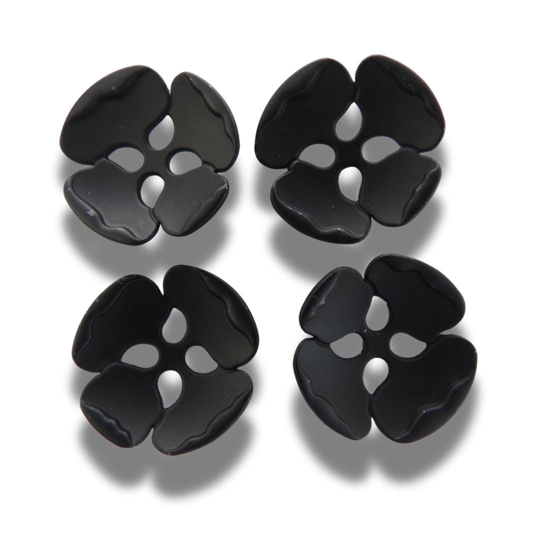 Metal flower-shaped buttons! Matte black, solid metal, made in Italy – perfect for jackets, coats, bags, and stylish DIY projects