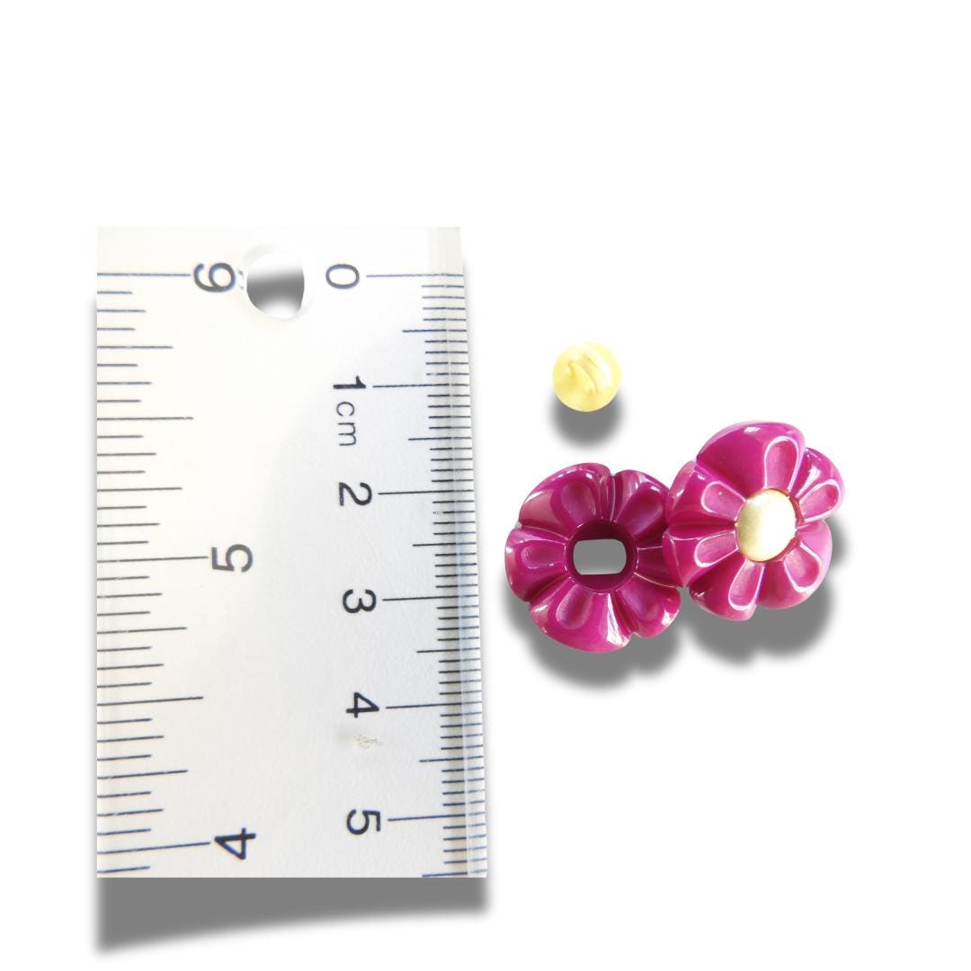 Set of 2 Flower-Shaped Buttons with Detachable Yellow Shank – 18 mm Dark Purple Petals, Lightweight & Perfect for Sewing or Craft Projects