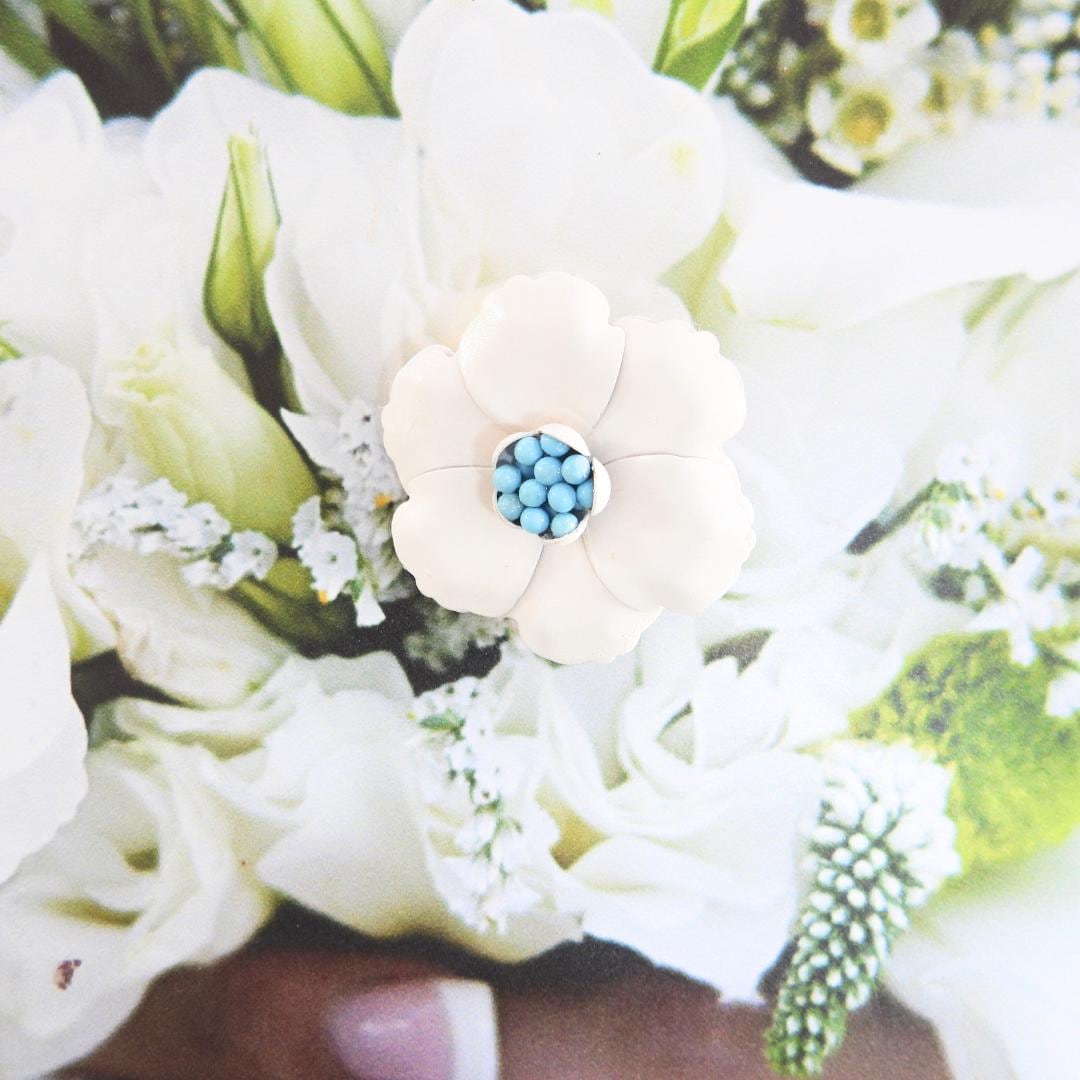 Lovely vintage-inspired flower brooch. Lightweight enamel-look jewelry piece with retro 1950s design. Perfect for blazers, hats, scarves...