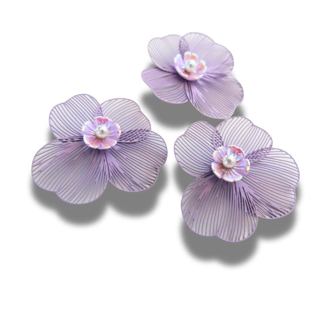 Set of 3 handmade flower buttons with purple petals and pearl centers. Lightweight and perfect for crafts, accessories, and summer decor.