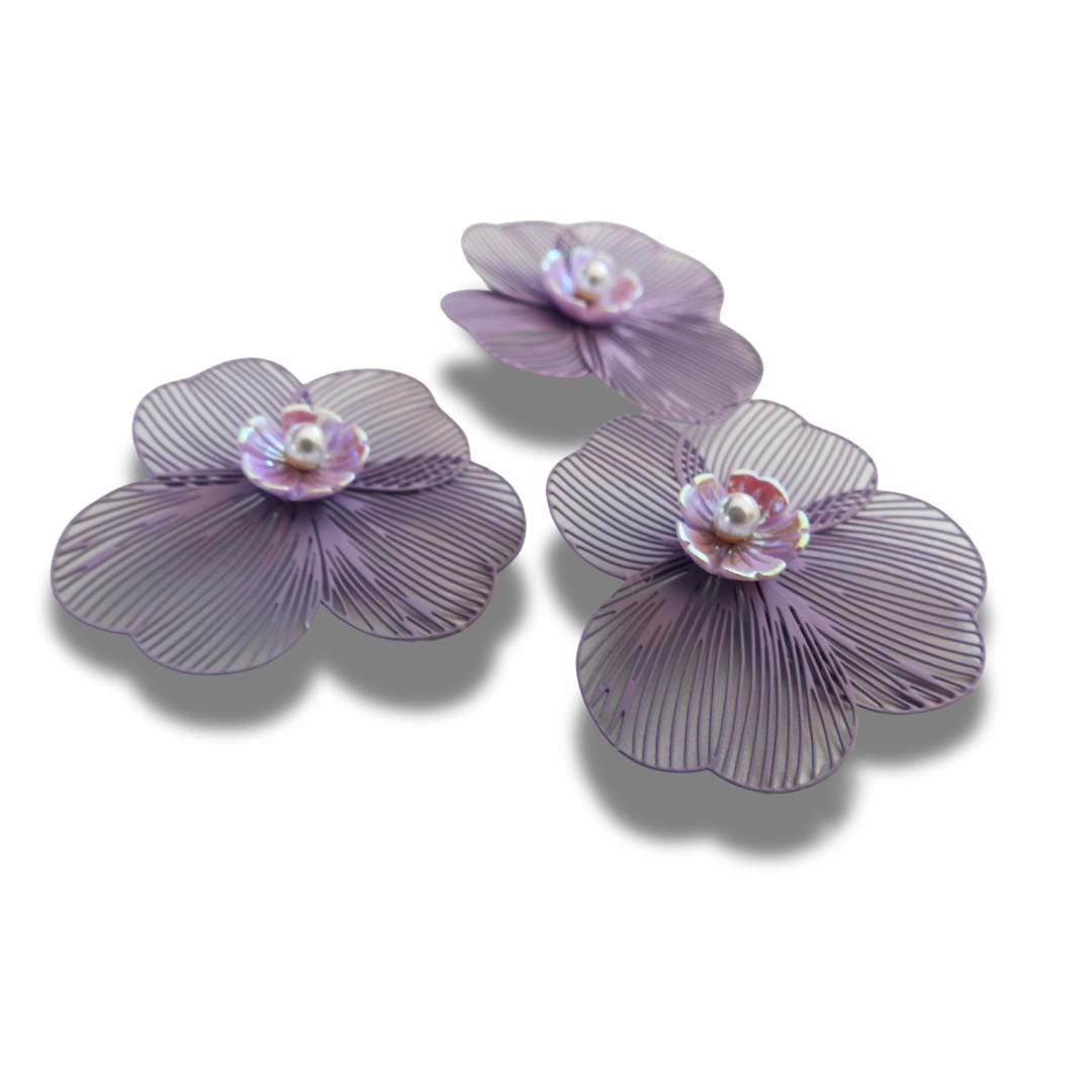 Set of 3 handmade flower buttons with purple petals and pearl centers. Lightweight and perfect for crafts, accessories, and summer decor.