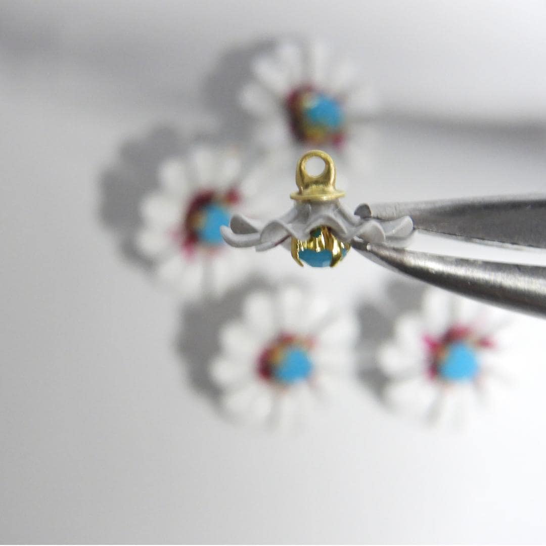 Daisy flower-shaped buttons! Hand-painted with a cute blue rhinestone center. For crafting, sewing, fashion, wedding decor. Set of 5, 13 mm