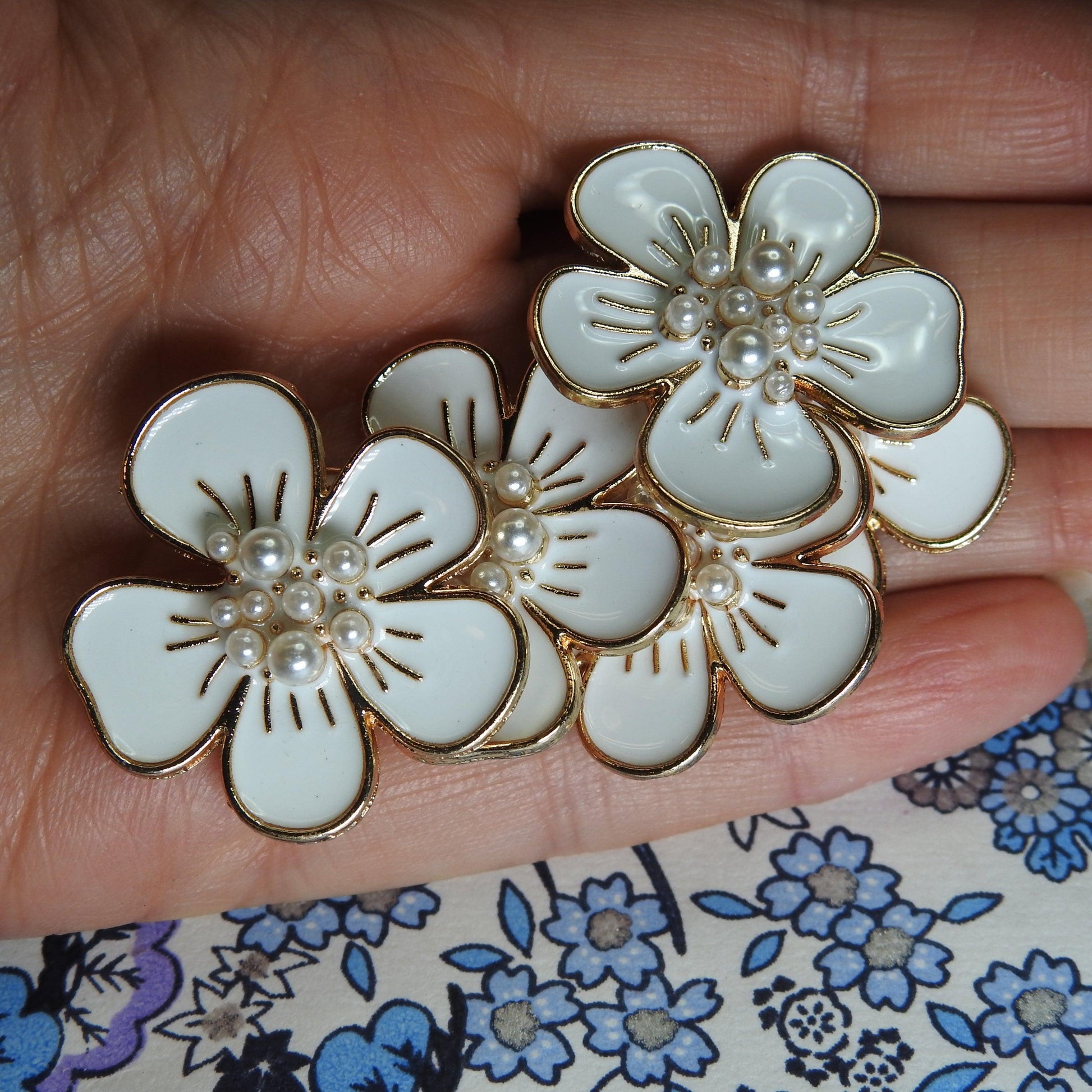 floral buttons