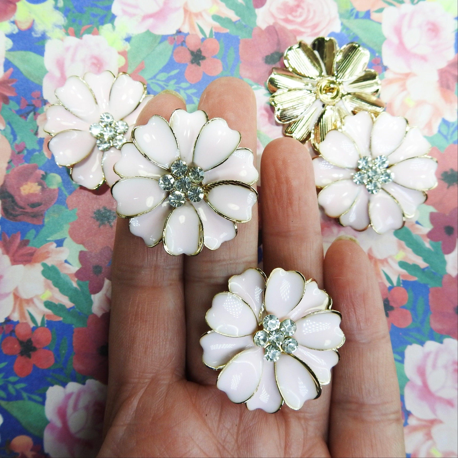 flower buttons diamante