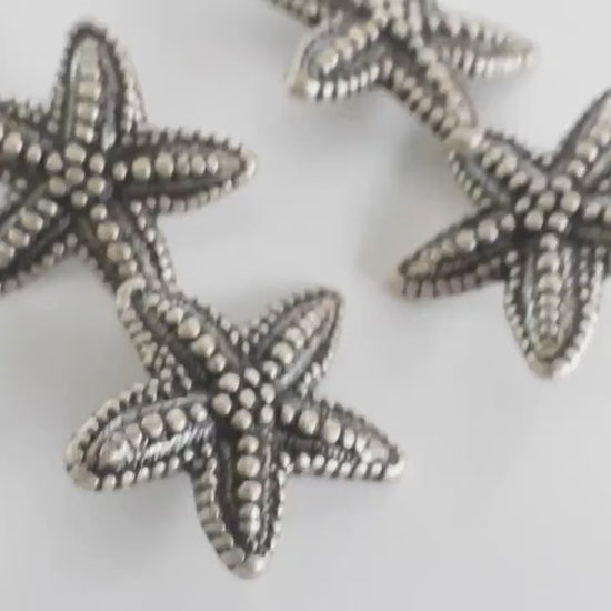 Set of 4 starfish-shaped 20mm metal buttons with a textured finish and shank back - For clothes