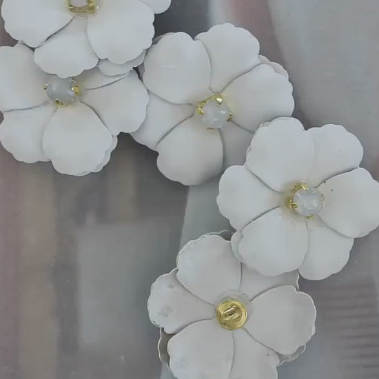 White flower buttons for decorating and sewing. Set of 5