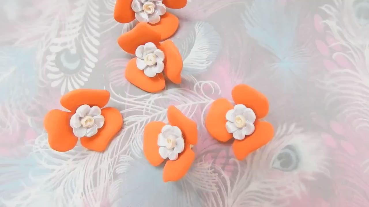 Set of 5 fun flower-shaped fashion buttons