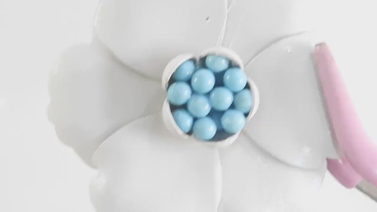 Lovely vintage-inspired flower brooch. Lightweight enamel-look jewelry piece with retro 1950s design. Perfect for blazers