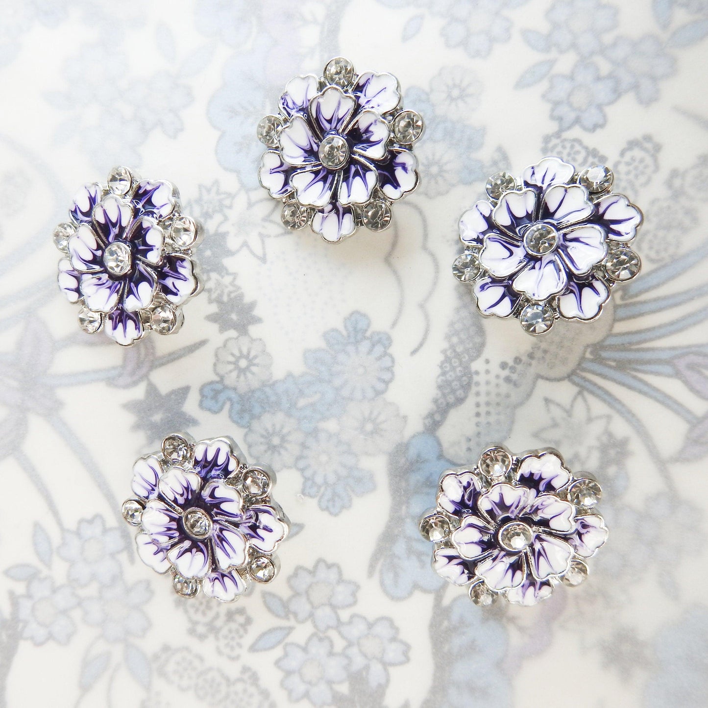 Purple flower decorative snaps