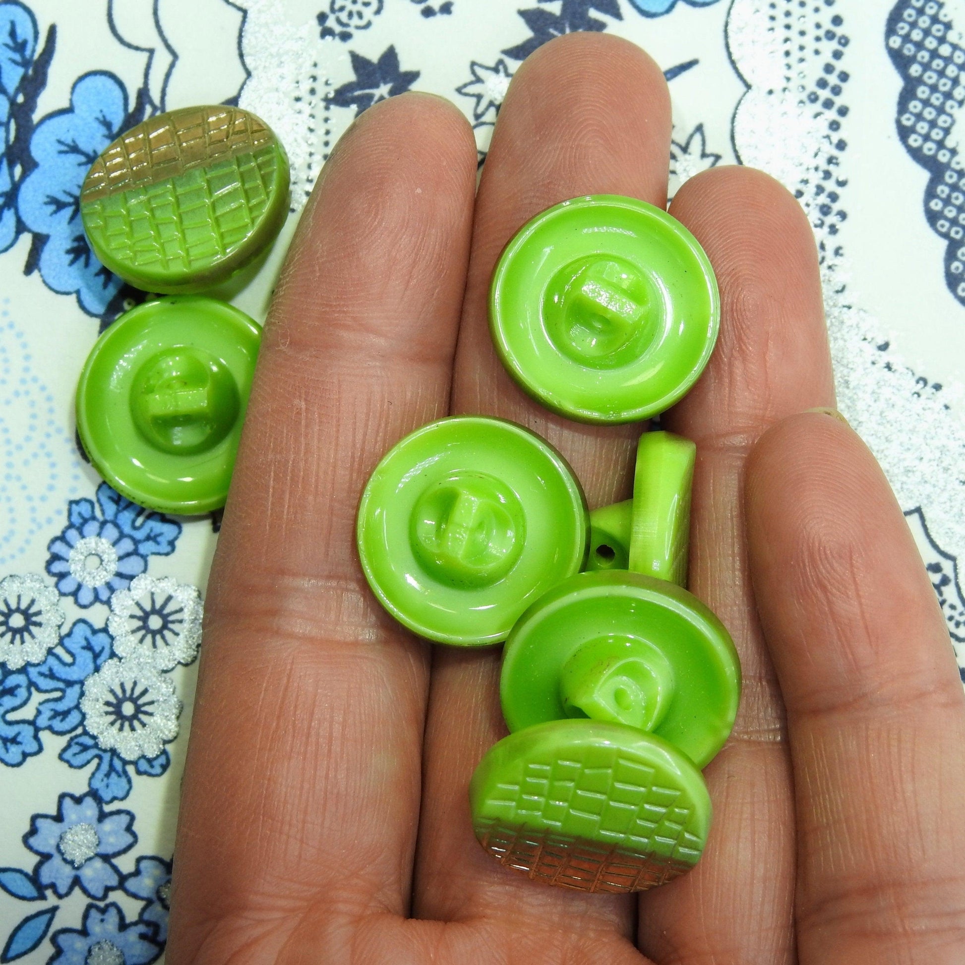 vintage looking buttons