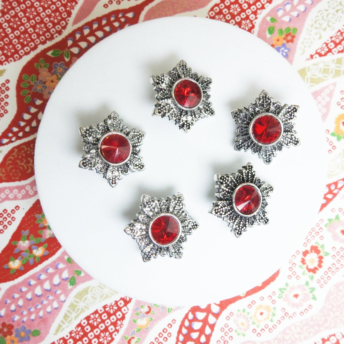 red snowflake snap buttons