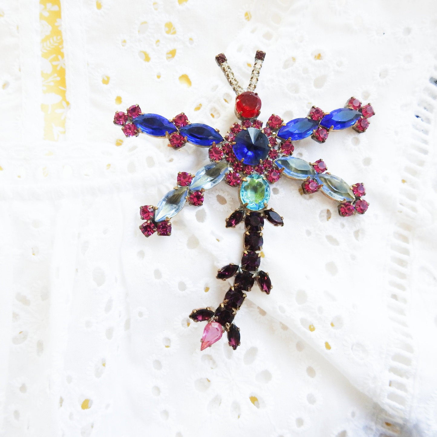 Rhinestone dragonfly brooch for going out