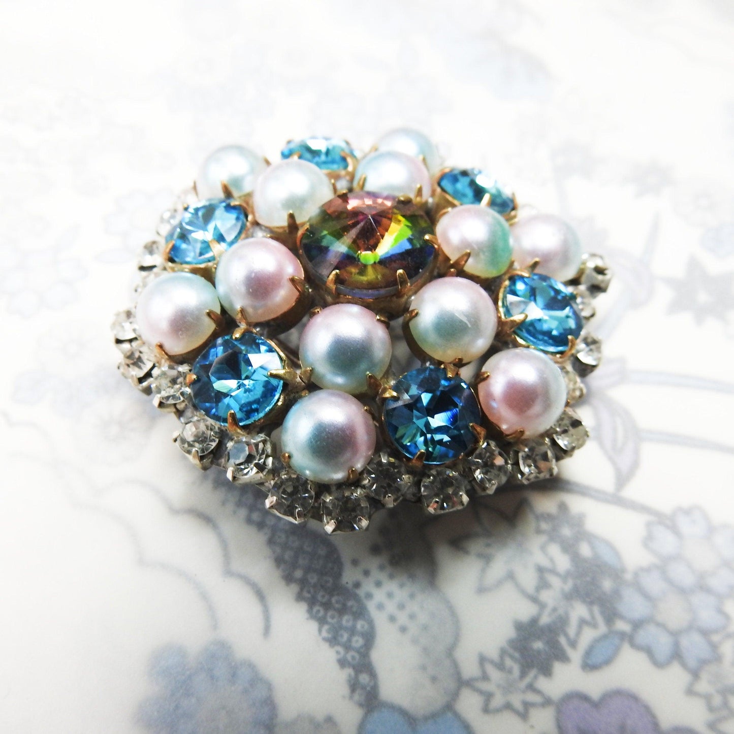 Round pearl brooch pin vintage, light bluish lilac, and white, for women. Pink blue pearlescent broach jewelry. Birthday gift for my wife