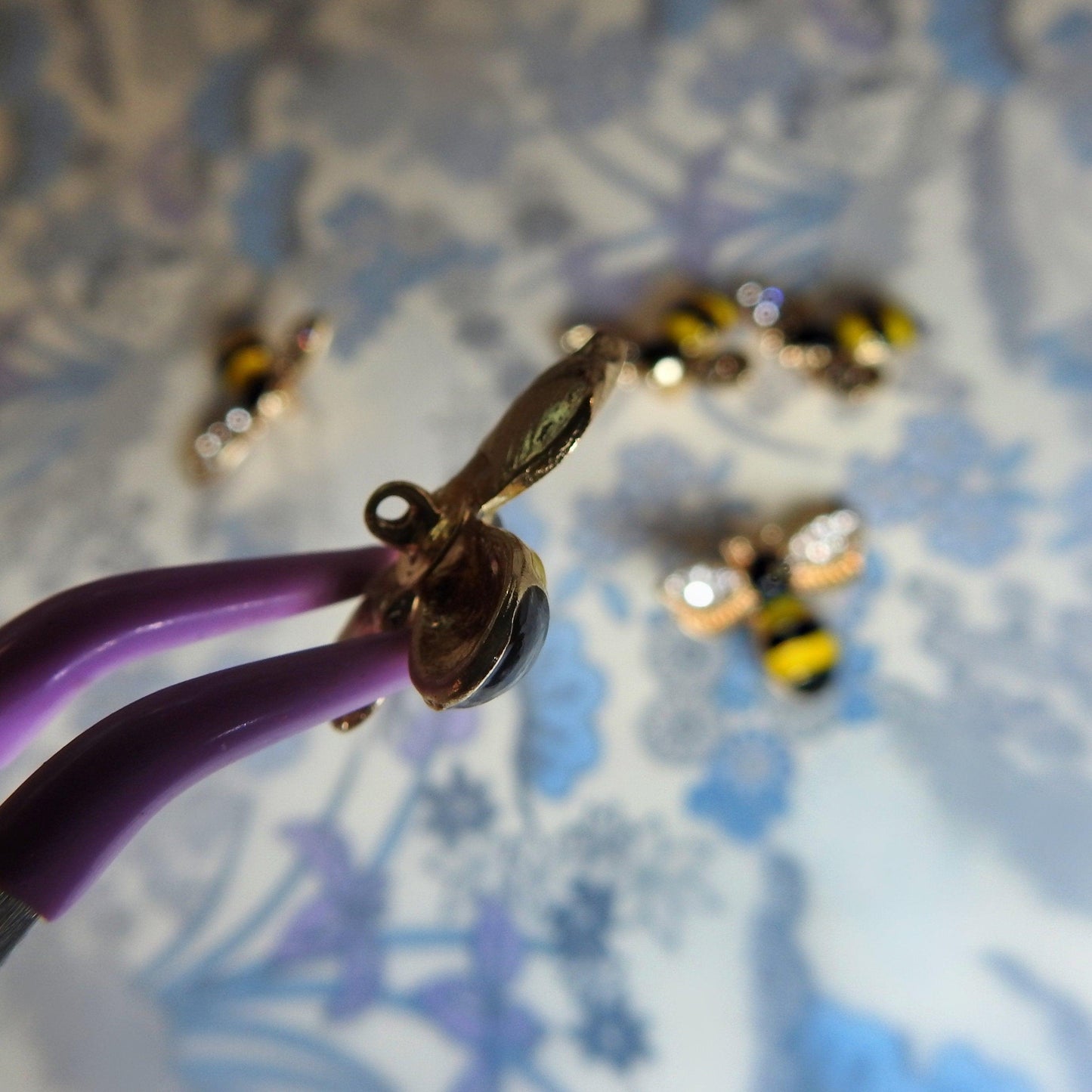 Bee buttons for crafts