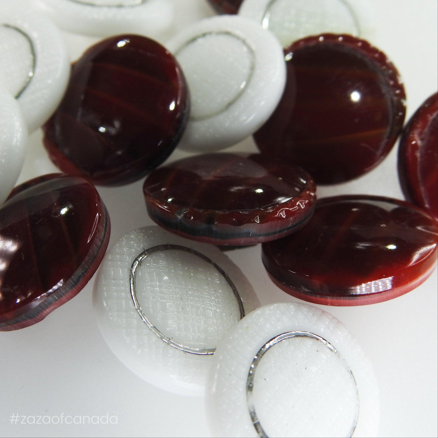 Vintage glass buttons, red and white, perfect supplies for making buttons jewelry and crafts - Mixed lot of 14 buttons  - 15 mm  5/8”