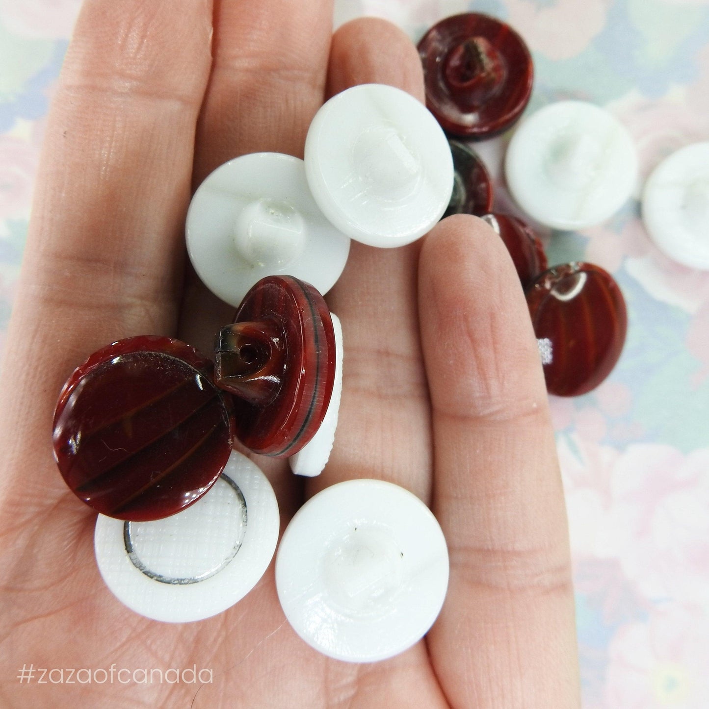 Vintage glass buttons, red and white, perfect supplies for making buttons jewelry and crafts - Mixed lot of 14 buttons  - 15 mm  5/8”