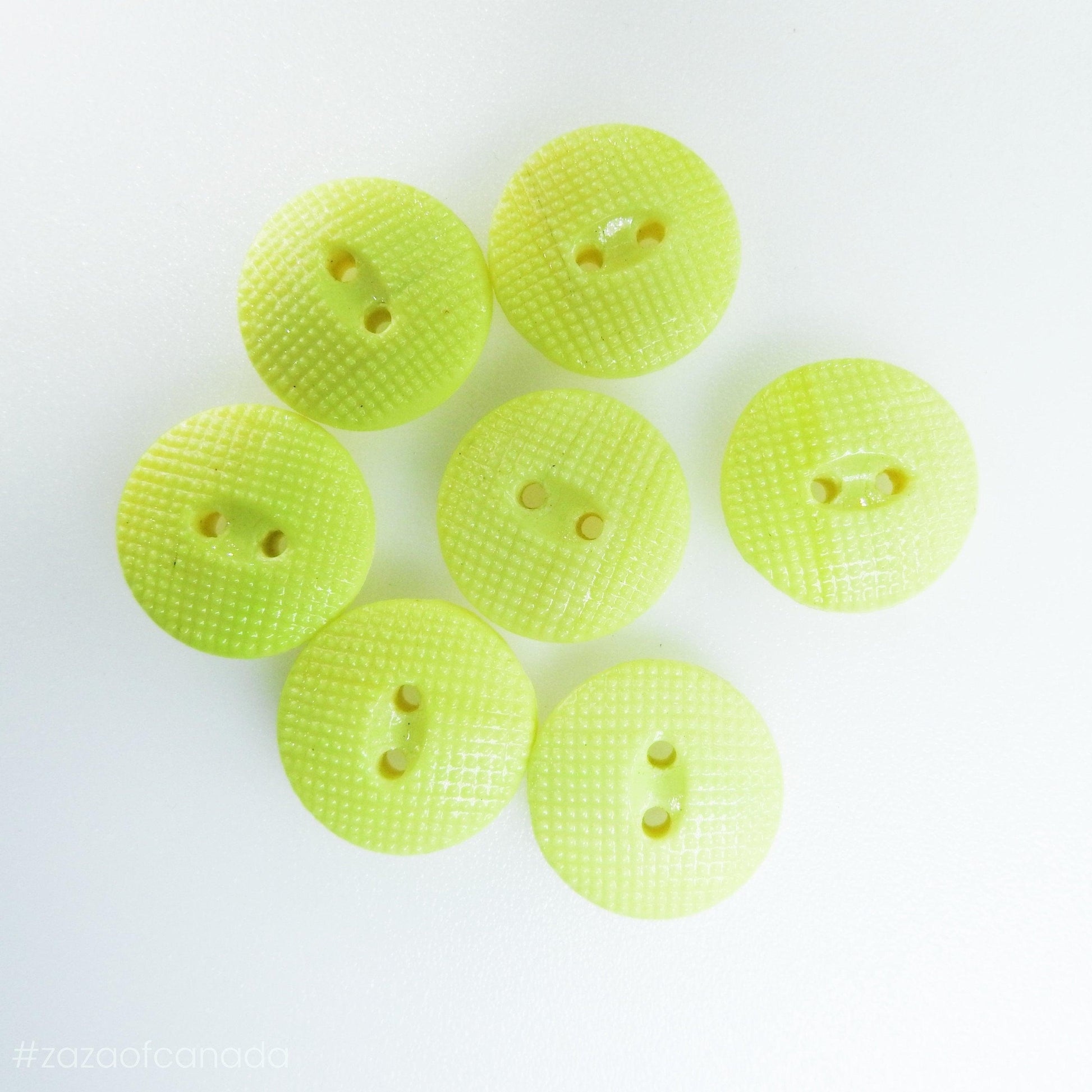 Cute vintage buttons, sunny yellow and textured. Retro crafts supplies, for DIY, button jewelry making | 7 buttons | 15 mm | 0.590&#39;&#39;