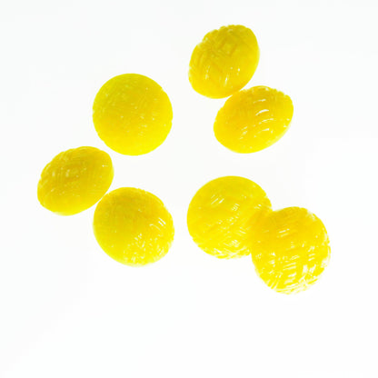 Vintage yellow buttons for coats, satin and molded sunny yellow shank buttons for summer arts and crafts projects | 15 mm | Lot of 7