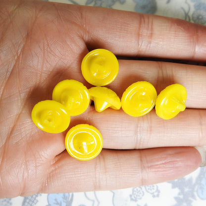 Vintage yellow buttons for coats, satin and molded sunny yellow shank buttons for summer arts and crafts projects | 15 mm | Lot of 7