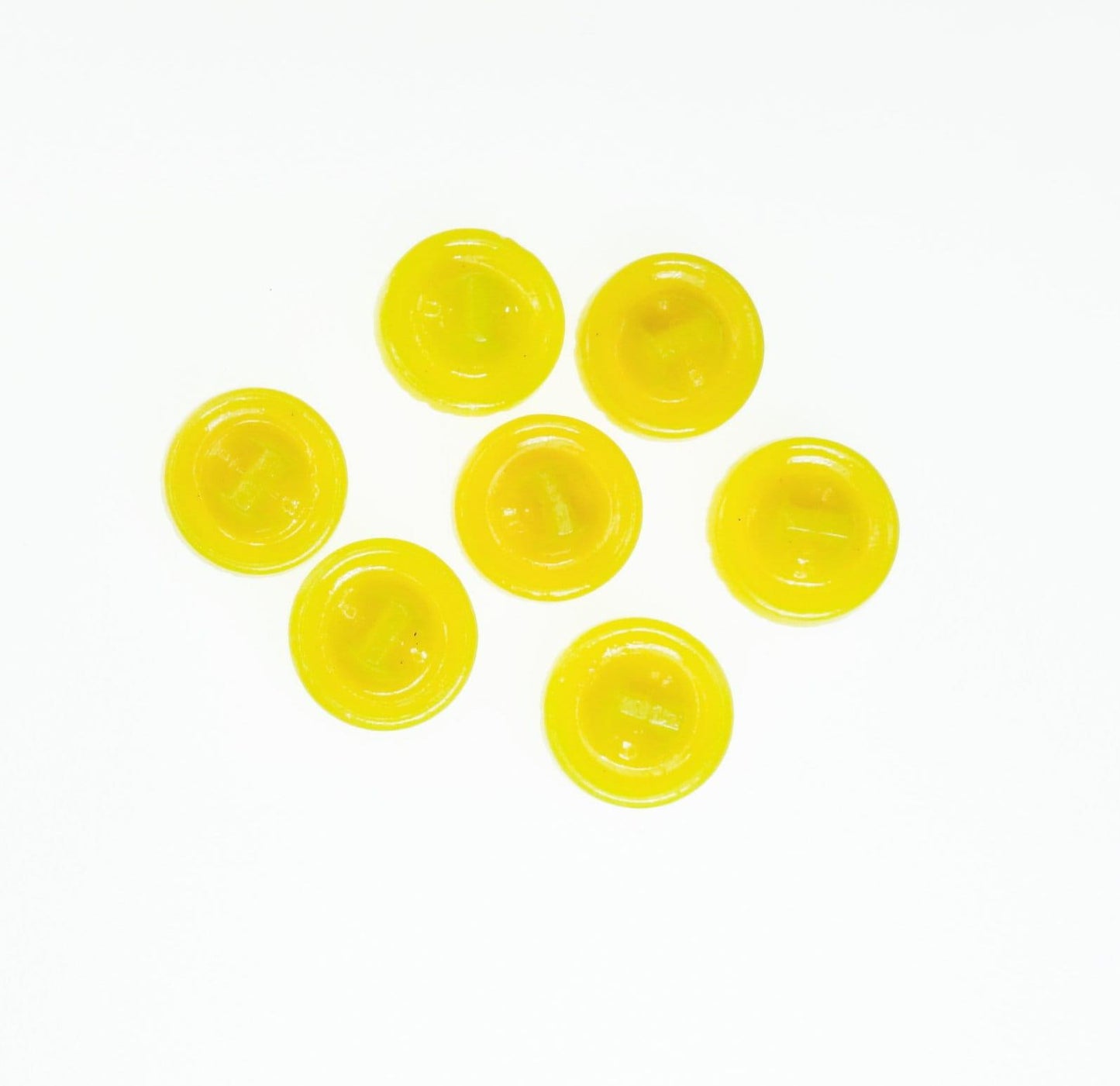 Vintage yellow buttons for coats, satin and molded sunny yellow shank buttons for summer arts and crafts projects | 15 mm | Lot of 7