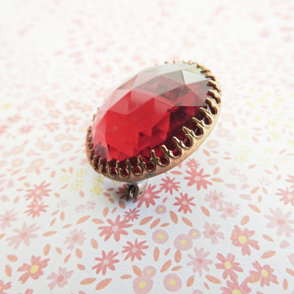 Red vintage crystal brooch. Costume jewelry collar pin. Old rhinestone fashion jewellery piece for women. Cute nana jewelry gifts. 30 mm