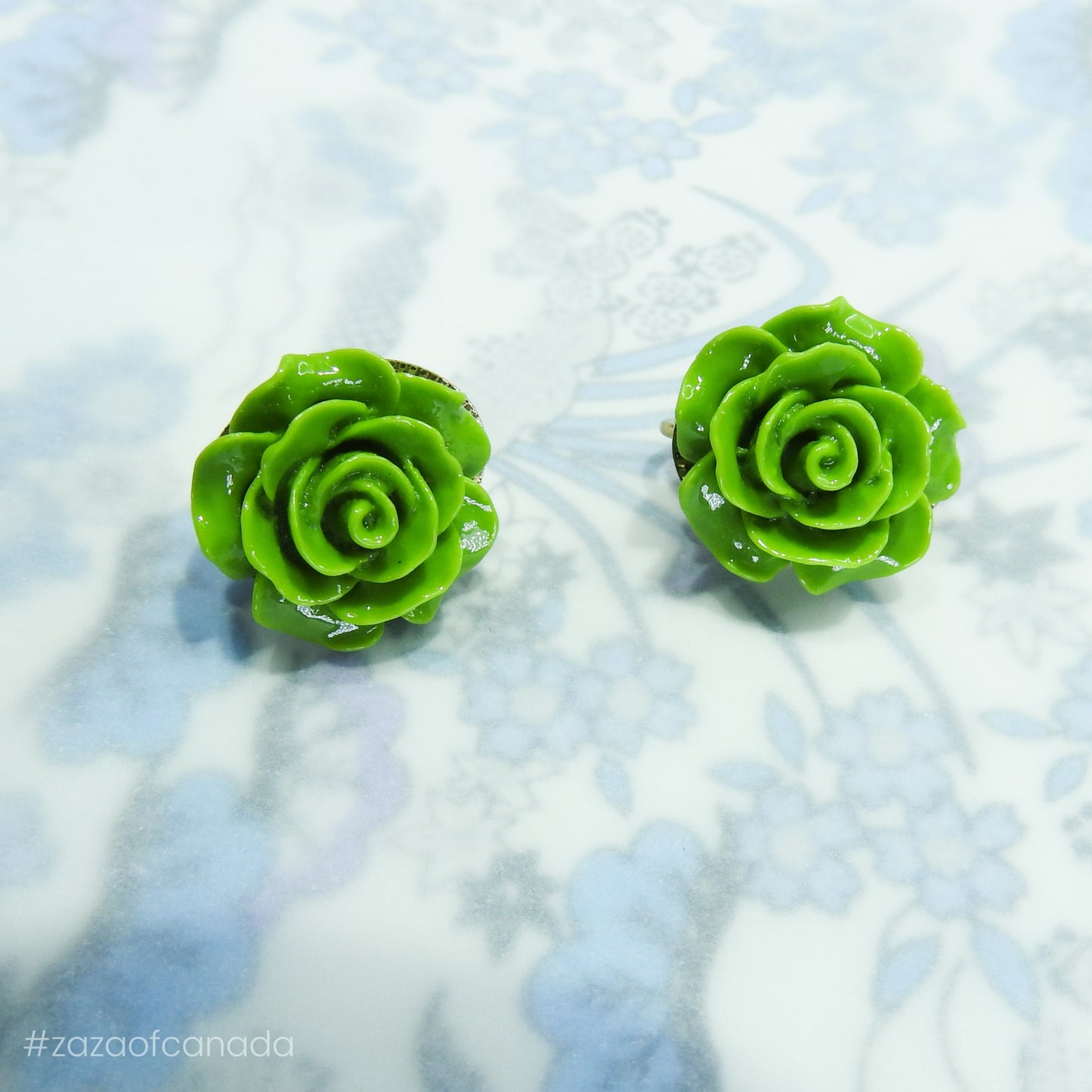 Vintage style flower earrings clip on